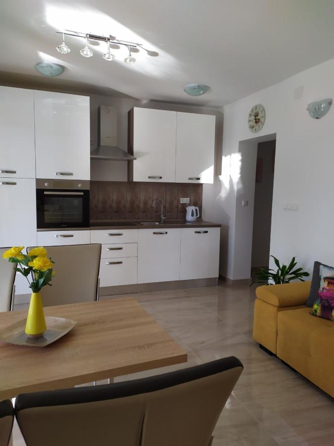 Apartmani Mira Nin Exterior photo