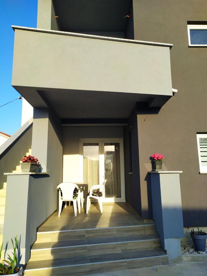 Apartmani Mira Nin Exterior photo