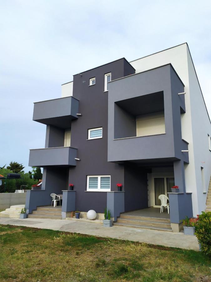 Apartmani Mira Nin Exterior photo