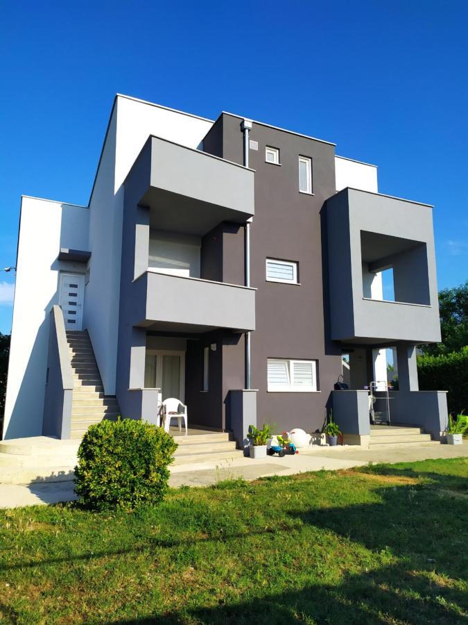 Apartmani Mira Nin Exterior photo